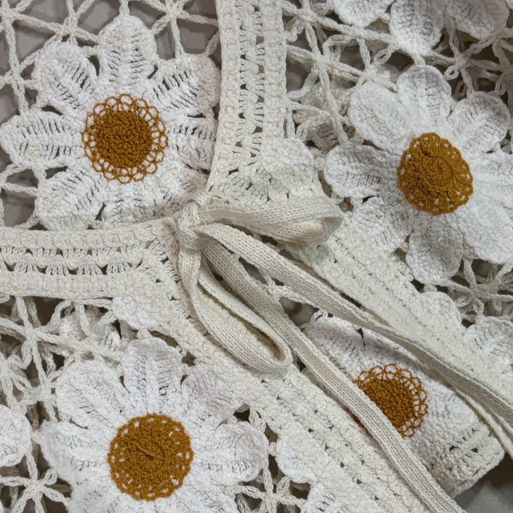 Moon & Madison Crochet Daisy Cardigan Sweater M Boho Open Knit - Picture 4 of 5